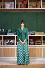 画像をギャラリービューアに読み込む, Cherry Kebaya &amp; Wrap Around Sarong Set - Forest Green
