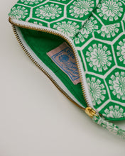 画像をギャラリービューアに読み込む, Pouch - Willow Wishes Green
