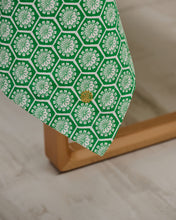 画像をギャラリービューアに読み込む, Square Table Cloth - Willow Wishes Green