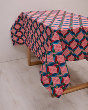 画像をギャラリービューアに読み込む, Square Table Cloth - Steal The Deal Red