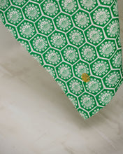 画像をギャラリービューアに読み込む, Large Table Cloth-Willow Wishes Green
