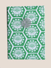 画像をギャラリービューアに読み込む, Nala Passport Holder - Willow Wishes Dandelion Greeen