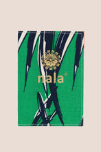 画像をギャラリービューアに読み込む, Nala Passport Holder - Pandan
