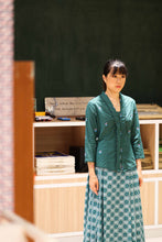 画像をギャラリービューアに読み込む, Cherry Kebaya &amp; Wrap Around Sarong Set - Forest Green
