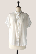 画像をギャラリービューアに読み込む, Button Up Shirt - White