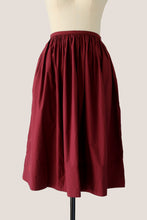 画像をギャラリービューアに読み込む, Pleated Knee Length Skirt - Burgundy