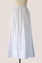 画像をギャラリービューアに読み込む, Maxi Skirt - White