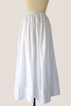 画像をギャラリービューアに読み込む, Maxi Skirt - White
