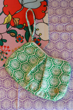 画像をギャラリービューアに読み込む, Pouch - Willow Wishes Green
