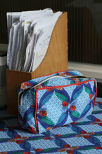 画像をギャラリービューアに読み込む, Toiletries Pouch - Seal The Deal Blue
