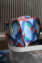 画像をギャラリービューアに読み込む, Toiletries Pouch - Seal The Deal Blue