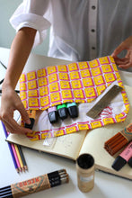 画像をギャラリービューアに読み込む, NALA Wrap Pencil Case - Switch Yellow
