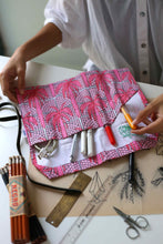 画像をギャラリービューアに読み込む, NALA Wrap Pencil Case - Palm Pink
