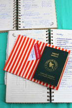 画像をギャラリービューアに読み込む, Nala Passport Holder - Kuih
