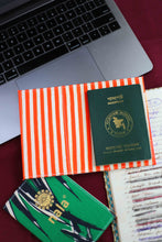 画像をギャラリービューアに読み込む, Nala Passport Holder - Heaven Lotus Yellow
