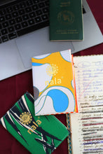 画像をギャラリービューアに読み込む, Nala Passport Holder - Heaven Lotus Yellow
