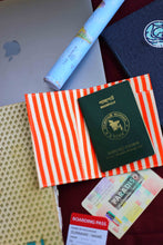 画像をギャラリービューアに読み込む, Nala Passport Holder - Pandan
