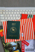 画像をギャラリービューアに読み込む, Nala Passport Holder - Hortensia

