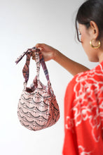 画像をギャラリービューアに読み込む, The Mystery Box