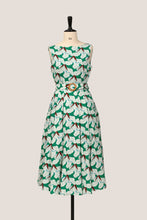 画像をギャラリービューアに読み込む, Retro Dress - Canna Lily