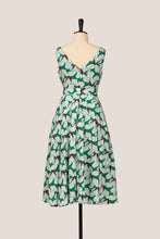 画像をギャラリービューアに読み込む, Retro Dress - Canna Lily