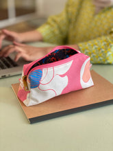 画像をギャラリービューアに読み込む, Evergreen Pouch - Heaven Lotus Pink