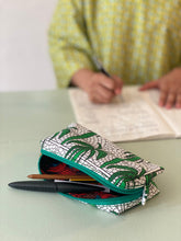 画像をギャラリービューアに読み込む, Evergreen Pouch - Palm Green