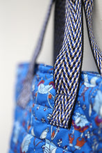 画像をギャラリービューアに読み込む, Hana Tote - Parrot Blue
