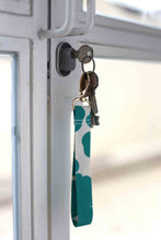 画像をギャラリービューアに読み込む, Key Chain - Kampung Window
