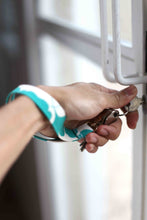 画像をギャラリービューアに読み込む, Key Chain - Kampung Window
