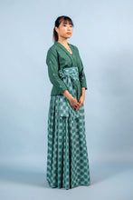 画像をギャラリービューアに読み込む, Cherry Kebaya &amp; Wrap Around Sarong Set - Forest Green
