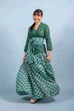 画像をギャラリービューアに読み込む, Cherry Kebaya &amp; Wrap Around Sarong Set - Forest Green
