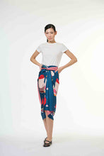 画像をギャラリービューアに読み込む, Reversible Sarong - Dark Blue Soya
