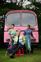 画像をギャラリービューアに読み込む, Classic Shirt Dress - Dancing Lady Cobalt
