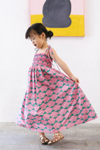 画像をギャラリービューアに読み込む, Girls Singapore Smock Dress - Cloud 9 Pink
