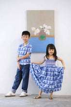 画像をギャラリービューアに読み込む, Girls Singapore Smock Dress - Crystal Blossom Blue
