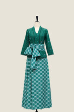 画像をギャラリービューアに読み込む, Cherry Kebaya &amp; Wrap Around Sarong Set - Forest Green
