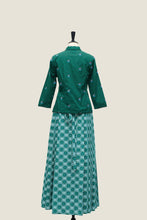 画像をギャラリービューアに読み込む, Cherry Kebaya &amp; Wrap Around Sarong Set - Forest Green
