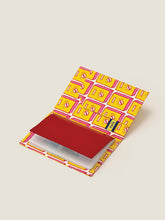 画像をギャラリービューアに読み込む, Passport Holder - Switch Yellow
