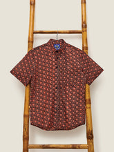 画像をギャラリービューアに読み込む, Men&#39;s Batik Shirt - Willow Wishes Red
