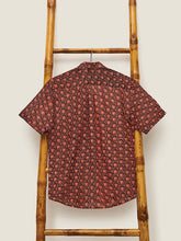 画像をギャラリービューアに読み込む, Men&#39;s Batik Shirt - Willow Wishes Red
