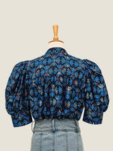 画像をギャラリービューアに読み込む, Ladies Batik Shirt - Passion Flower
