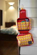 画像をギャラリービューアに読み込む, Kasturi Toiletries Bag - Switch Yellow
