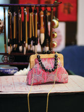 画像をギャラリービューアに読み込む, Kasturi Wooden Clutch Bag - Palm Pink